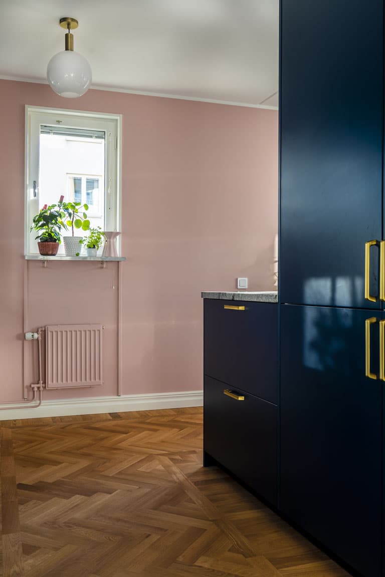 Dova färger och Carraramarmor när lägenheten på Söder renoverades - Edelkrantz